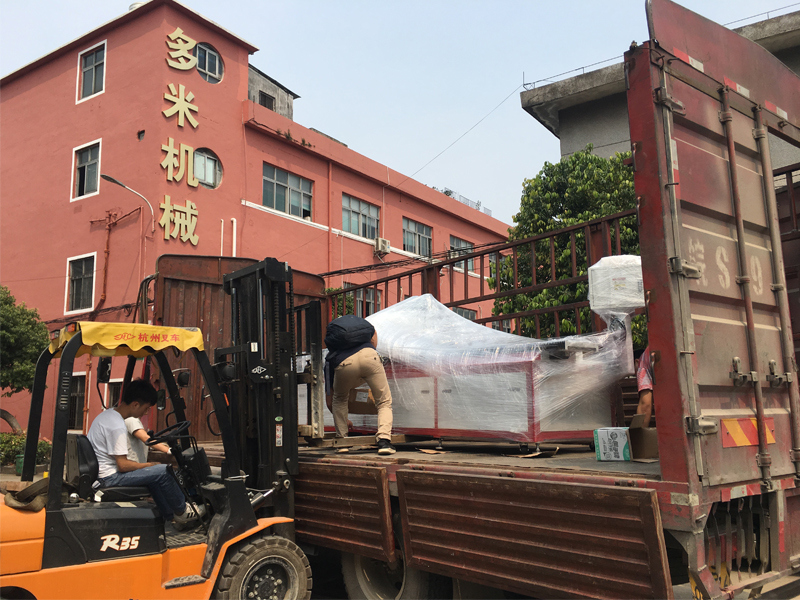 家具方管熱熔機(jī)床，專車發(fā)往山海