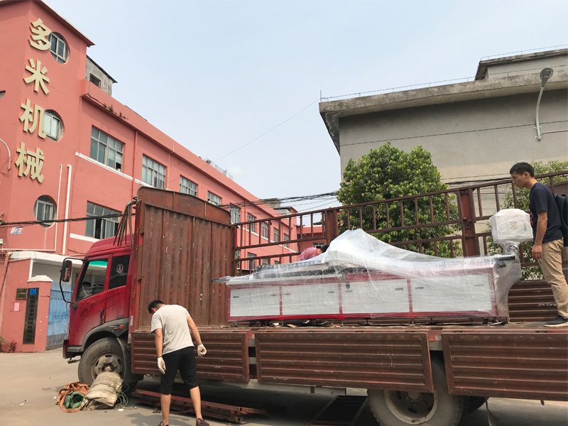 家具方管熱熔機(jī)床，專車發(fā)往山海